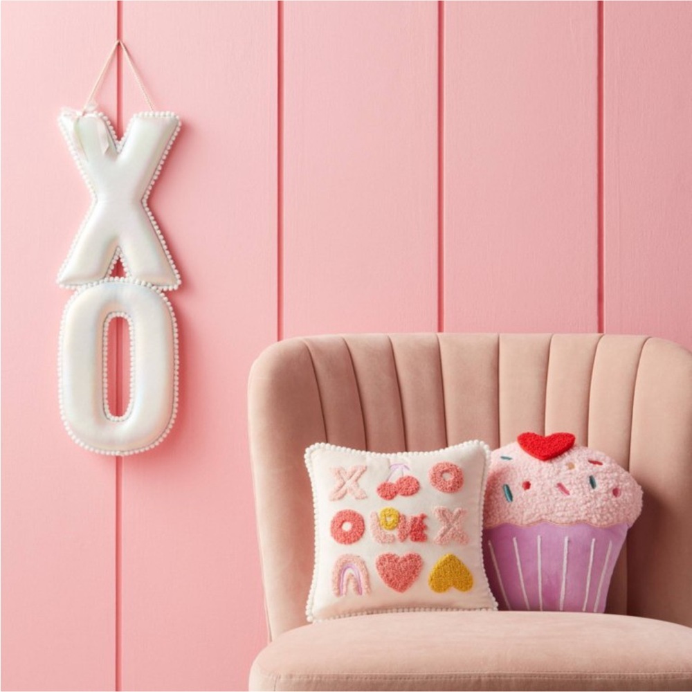 Small XO Square Valentine's Day Pillow - Spritz Target 2025 - Picture 2 of 4